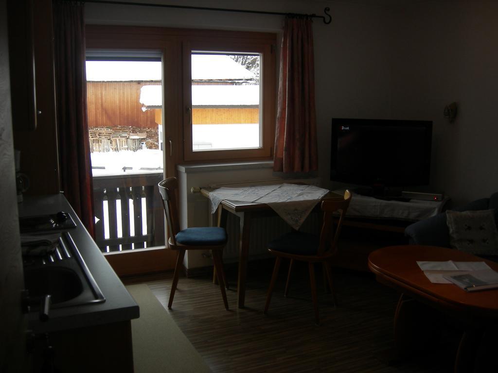 Haus Mooshof Apartment Lermoos Bilik gambar